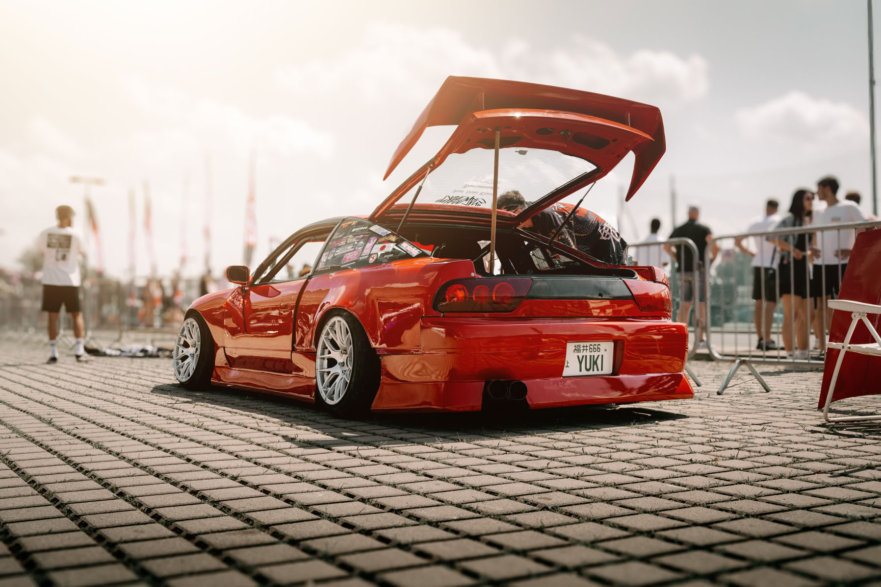 auto vorher nachher rot editing sonne rennstrecke menschen